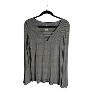 American Eagle Soft & Sexy Black & White Striped Bell Sleeve V Neck Top Size M